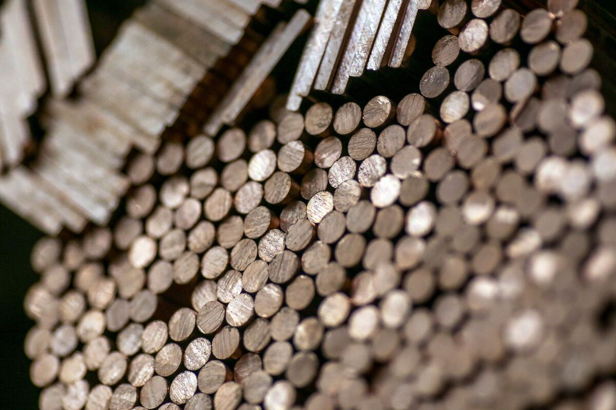 Copper Tracks Dollar Swings as Traders Weigh US Rate Outlook