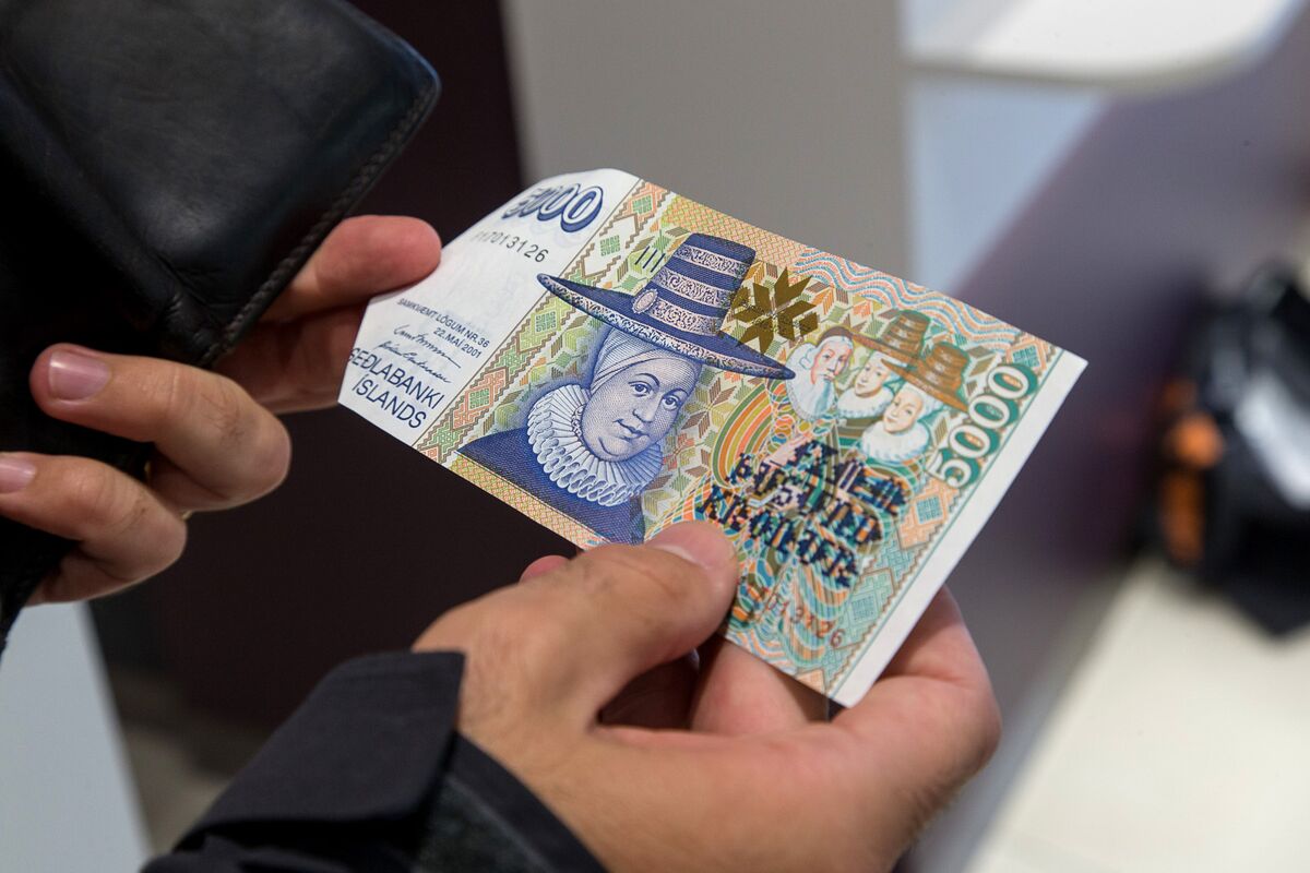 Iceland’s Own Currency Costs Outweigh Benefits, Ministry Says