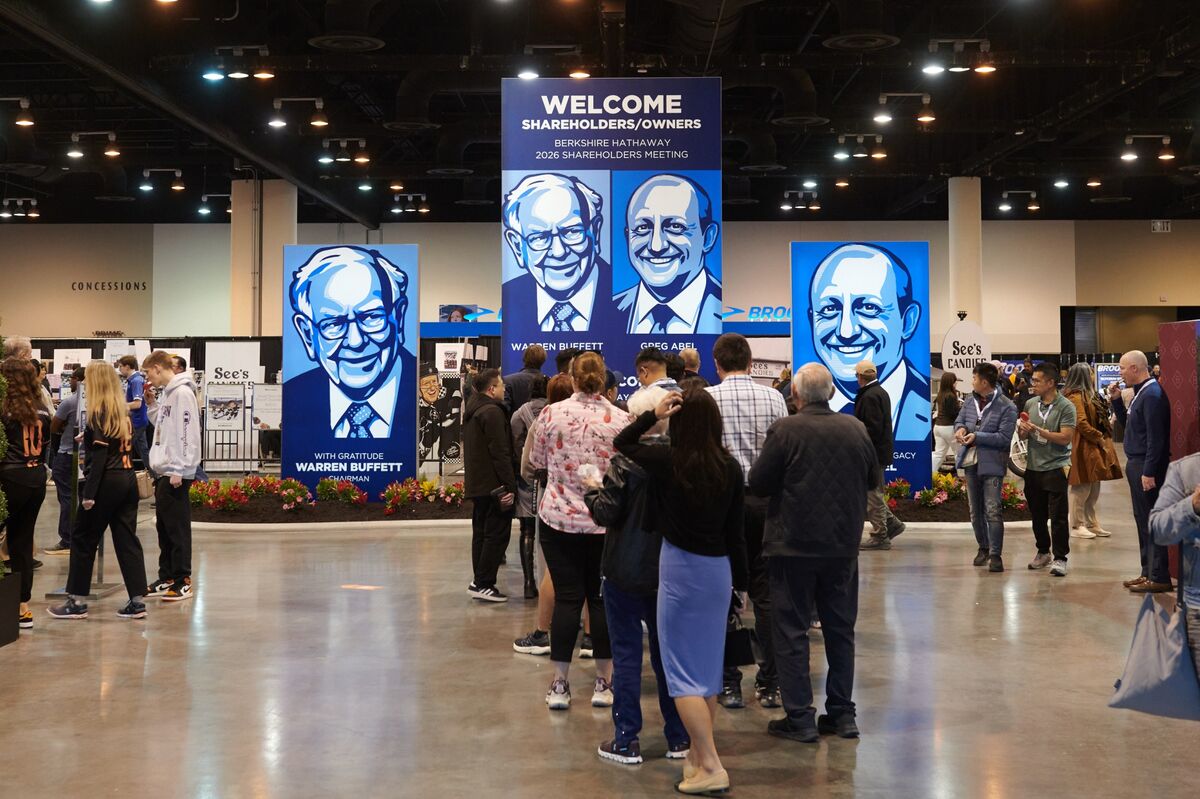 Berkshire Investors Praise Greg Abel at Post-Buffett Meeting