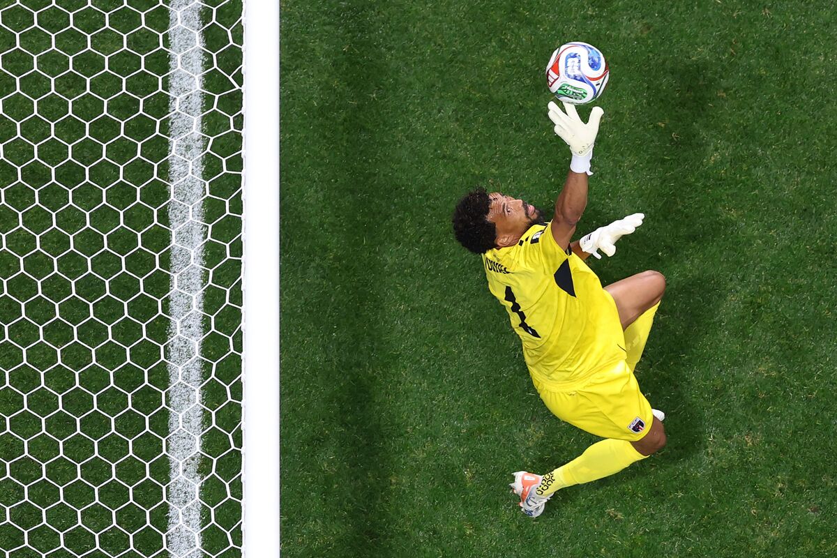 Trader Loses $1 Million on Cabo Verde’s Stunning World Cup Tie
