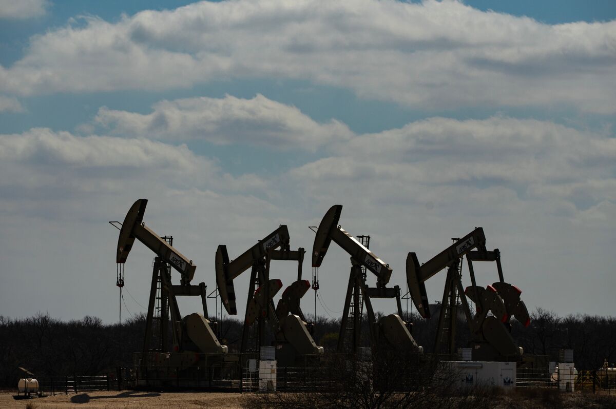 Oil Declines as US, Iran Weigh More Talks With Blockade in Place