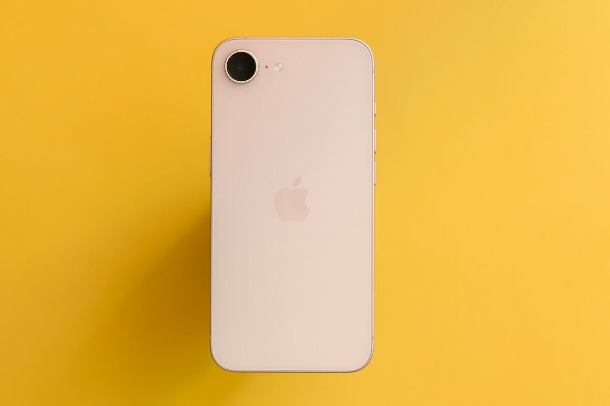 Apple Supplier Lingyi Set for HK Debut After $1.1 Billion Float