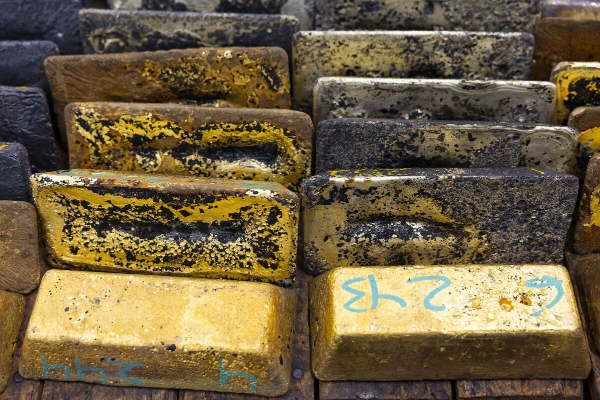 Regis to Buy Vault Minerals to Form $7.7 Billion Gold Miner