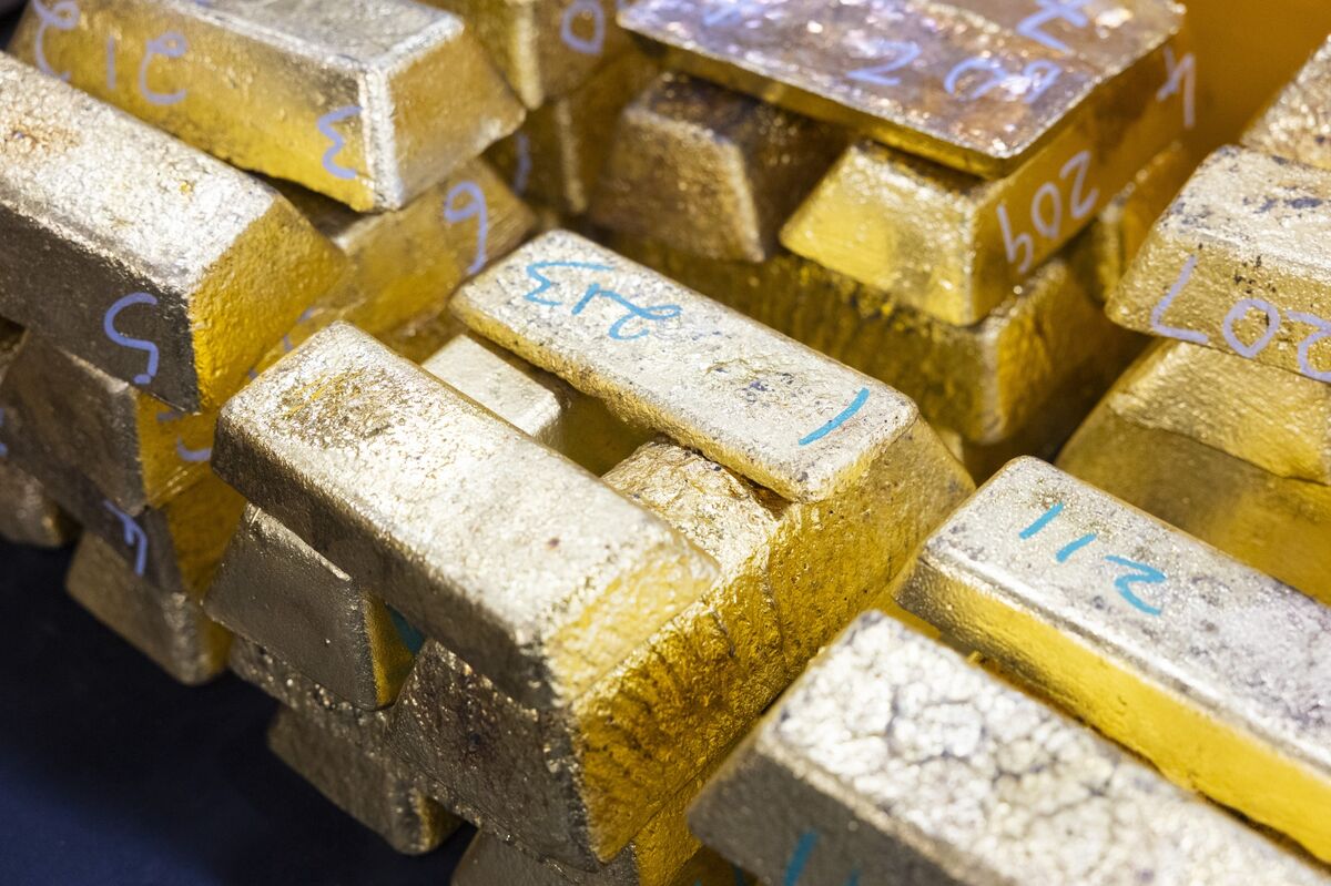 Gold Holds Decline as Hormuz Quagmire Keeps Inflation Fear High