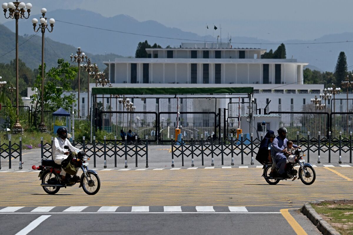 Pakistan to Receive $1.32 Billion as IMF Board Approves Tranches