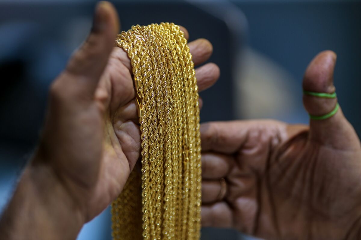 Gold Steadies as US and Iran Flag Early Progress in Peace Talks