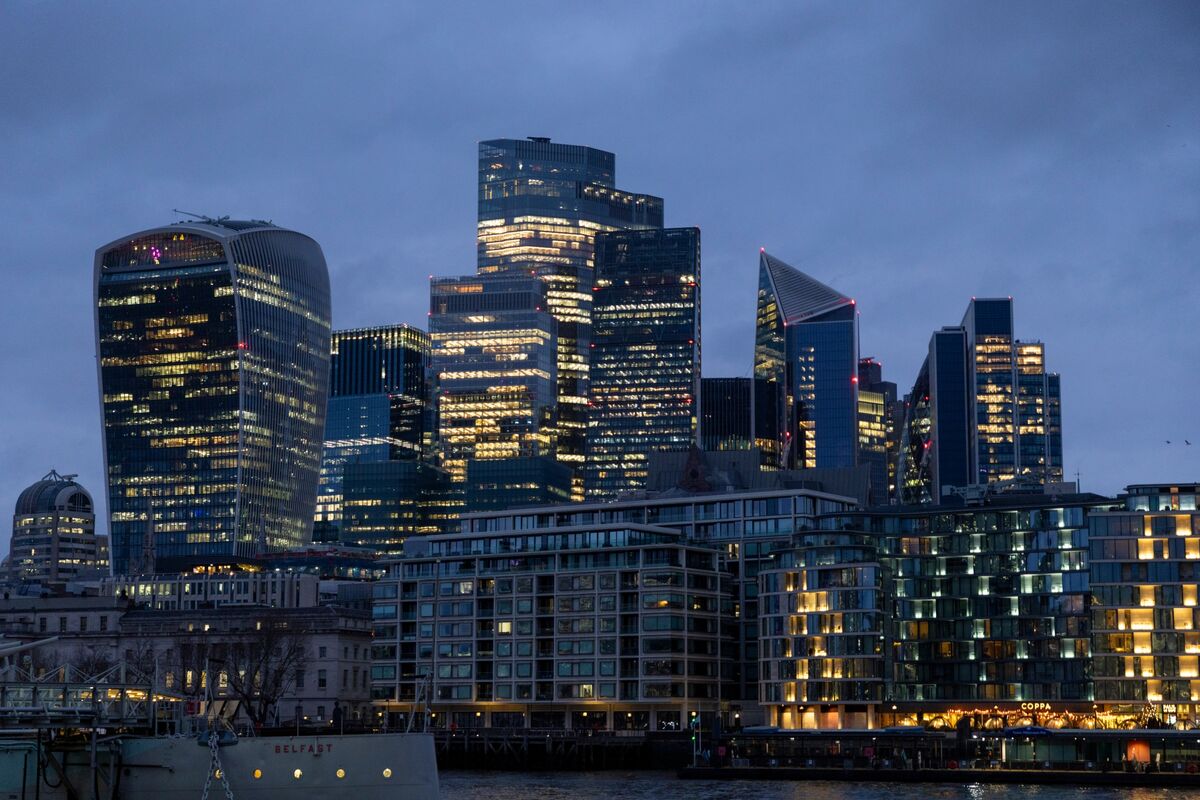 PE Firm Lightrock Raises $500 Million for New Clean Energy Fund