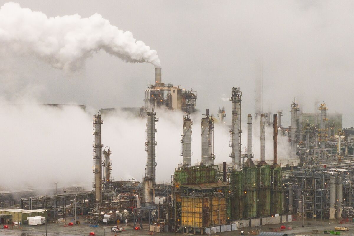 US Releases Another Wave of Emergency Oil as Gas Prices Bite