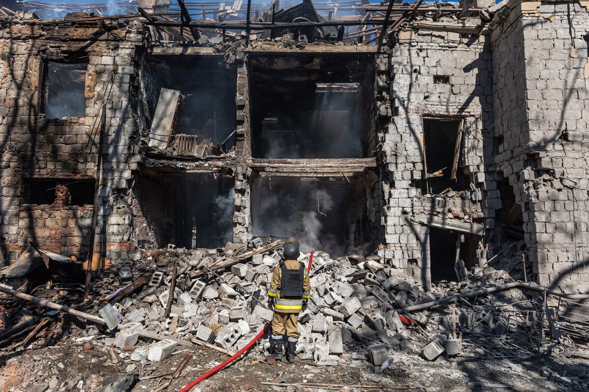 Zelenskyy Denies Putin Claim of Securing Donetsk Stronghold