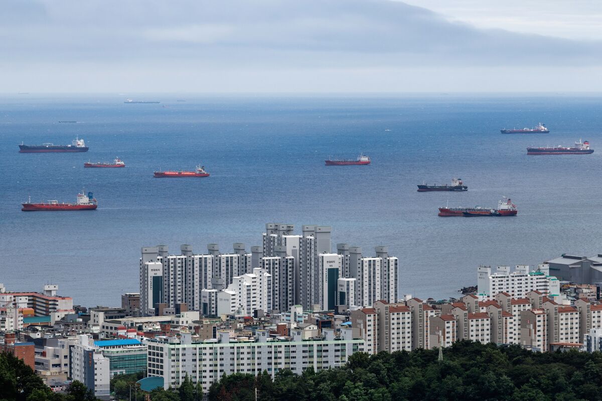 Citi Says Oil May Slump to $60 as Hormuz Shock Fades Away
