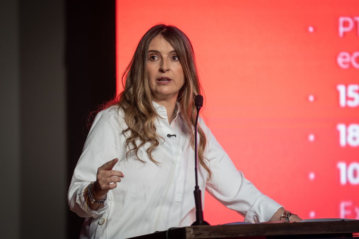 Colombia’s Valencia Vows $14 Billion Deficit Cut, Oil Push