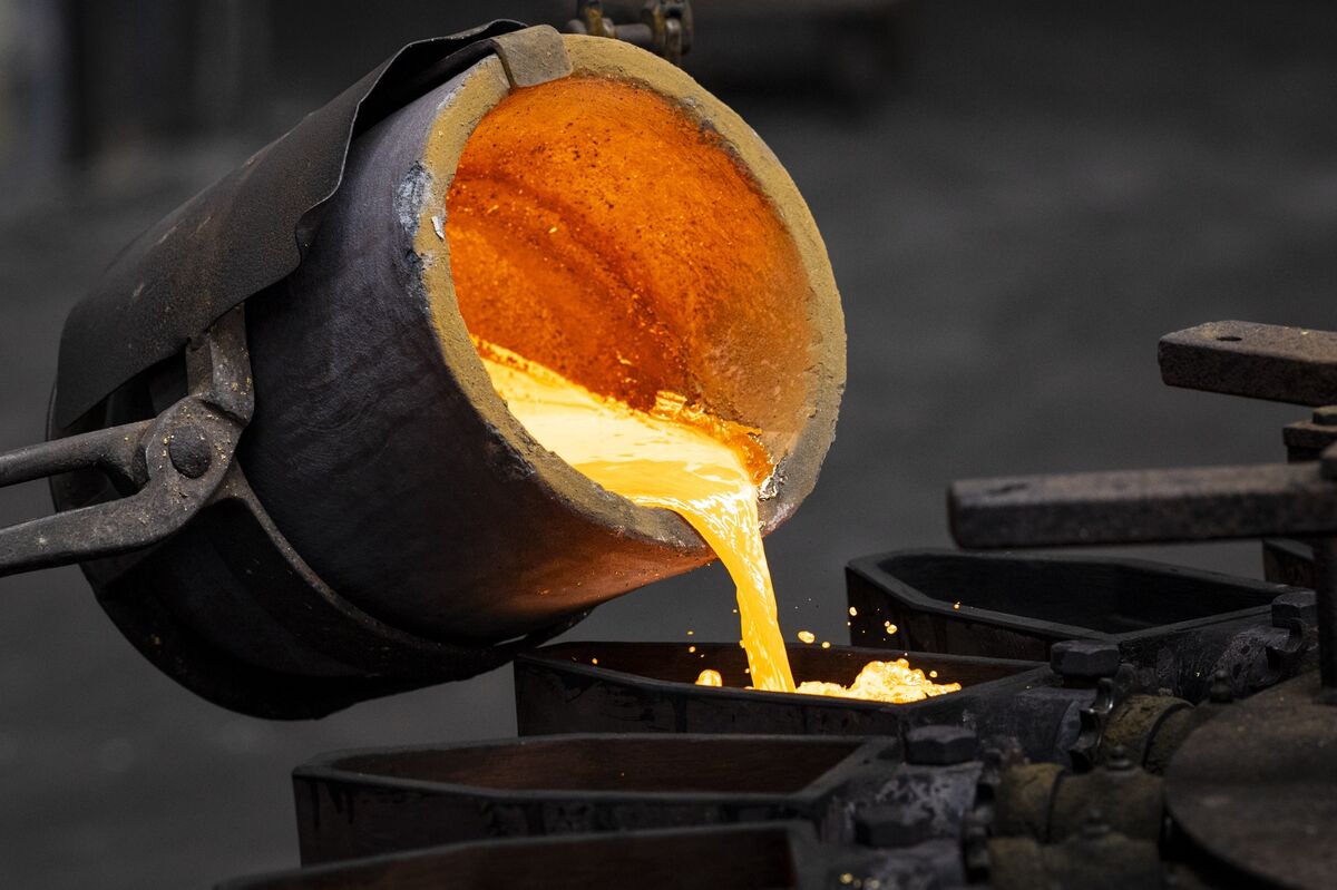 Gold Set for Weekly Loss as Hawkish Fed Outweighs Peace Deal