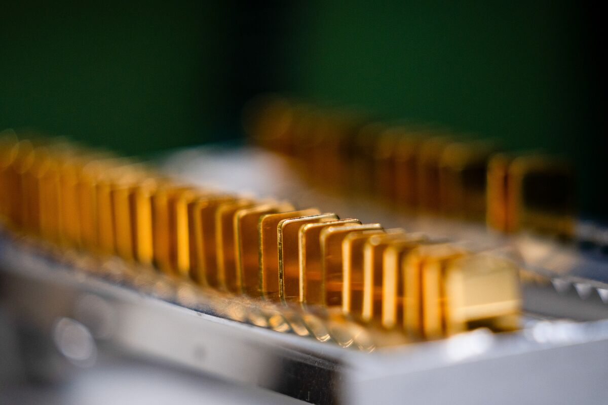 Gold Steadies as Traders Weigh Fragile Ceasefire in Iran War