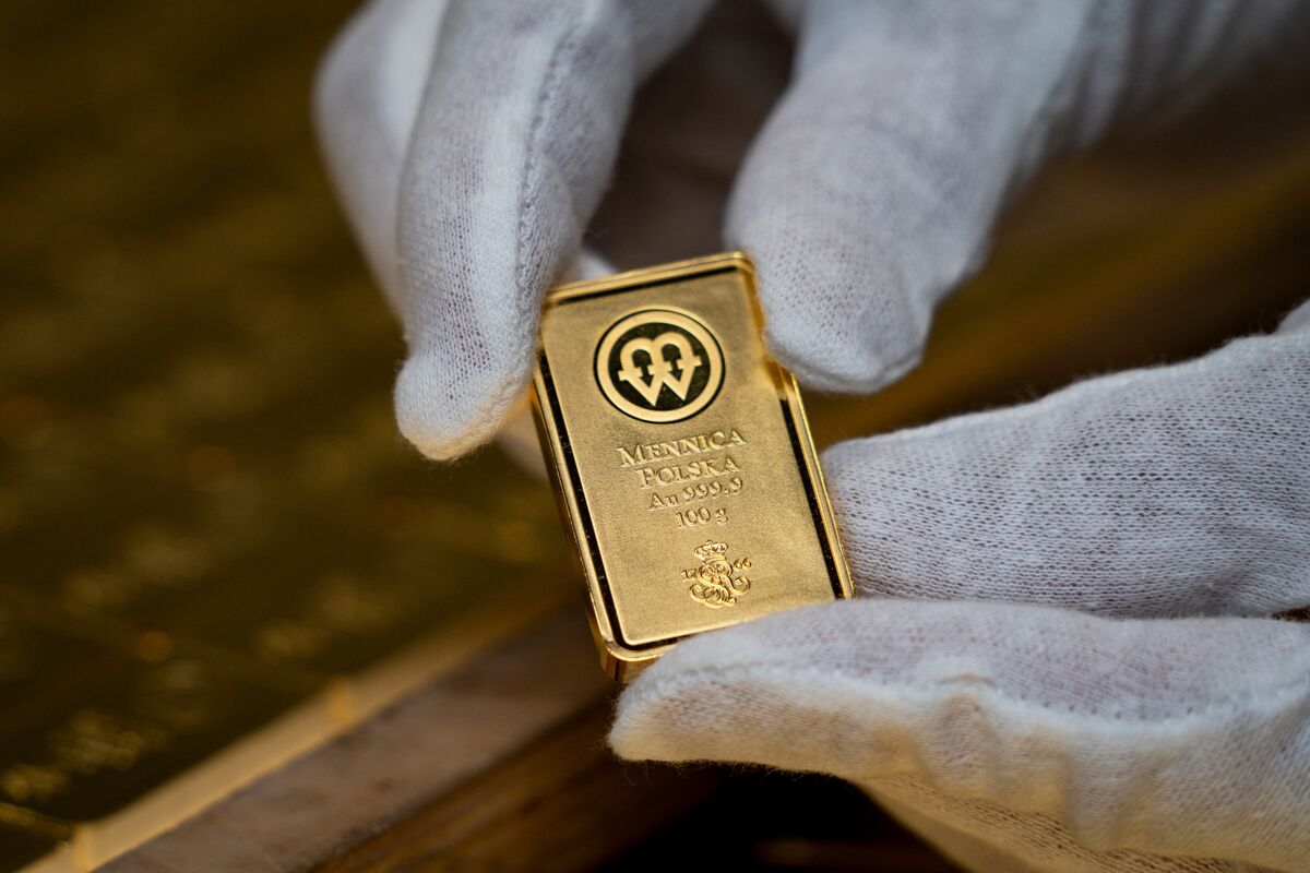 Gold Holds Gain as US-Iran Truce Hopes Calm Inflation Fears