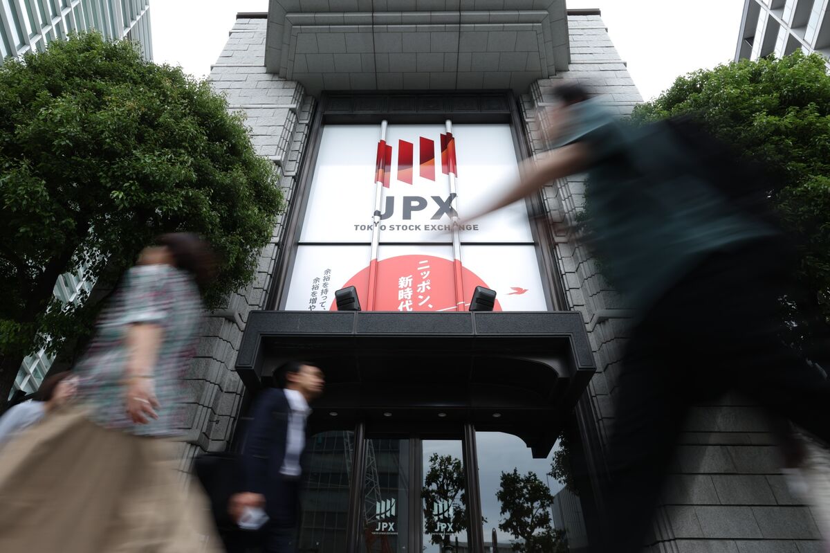 Japan’s Stocks Set to Sink on Tech Selloff, Middle East Worries