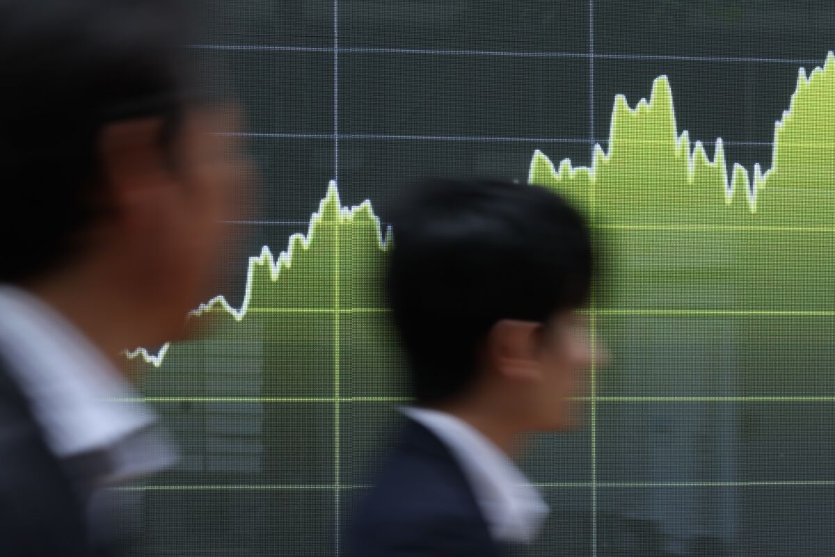 Asian Stocks Set to Rise, Yen Nears 160 Per Dollar: Markets Wrap