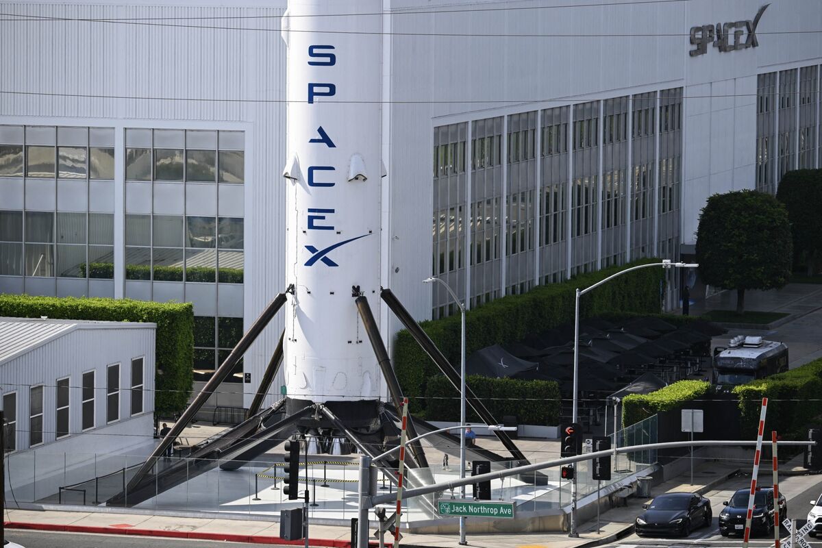 Locked Out of IPO, Asia Investors Find New Ways to Bet on SpaceX