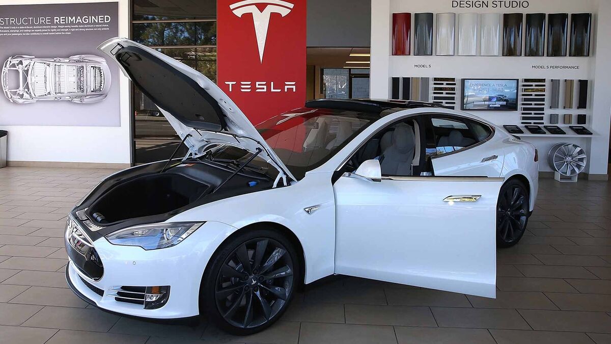 Tesla Boosts Spending Plan in AI, Robotics Push