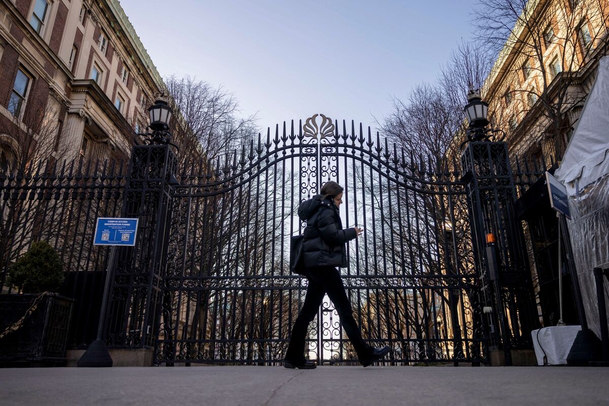 Columbia Risks Losing Top Credit Rating as Trump Slams Colleges