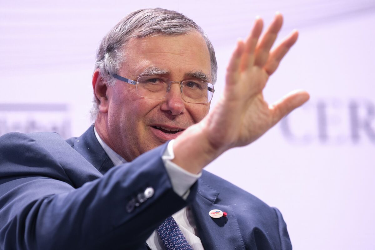 Total CEO Sees Mideast Producers Desperate to Sell Oil Stocks