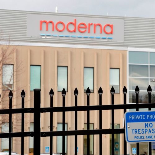 Europe—not US—first to authorize Moderna's combo mRNA flu-COVID vaccine