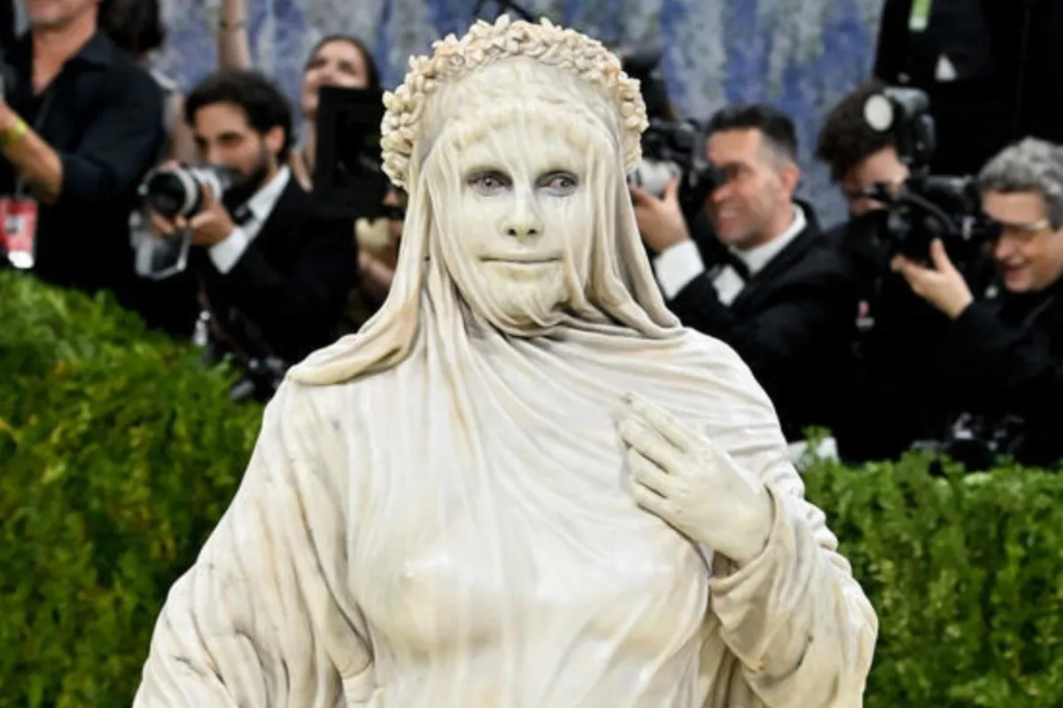 Heidi Klum Shocks at 2026 Met Gala With Custom Made ‘Living Sculpture’ Ensemble