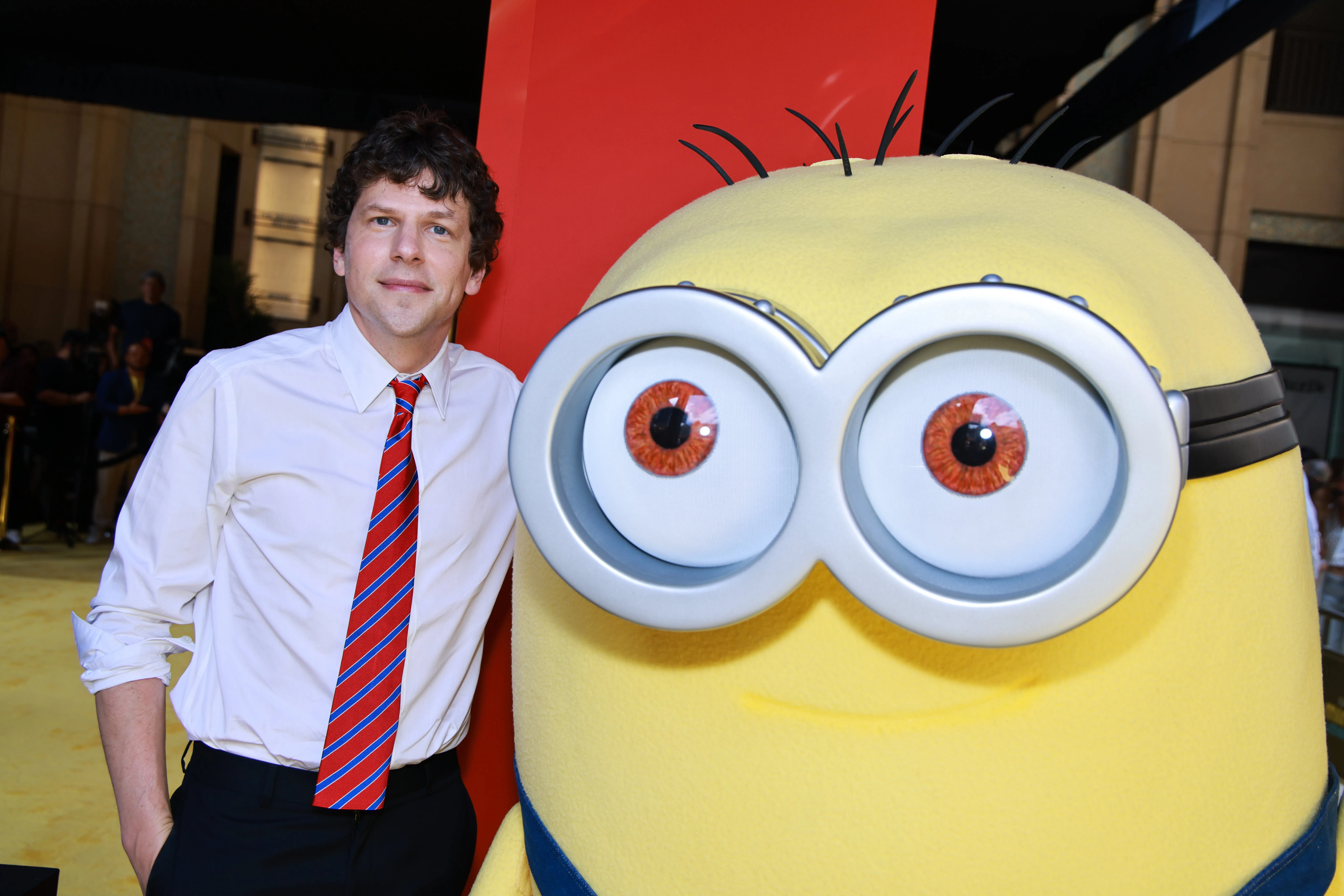 Watch ‘Minions & Monsters’ Stars Jesse Eisenberg, Jeff Bridges and Zoey Deutch Speak Minionese