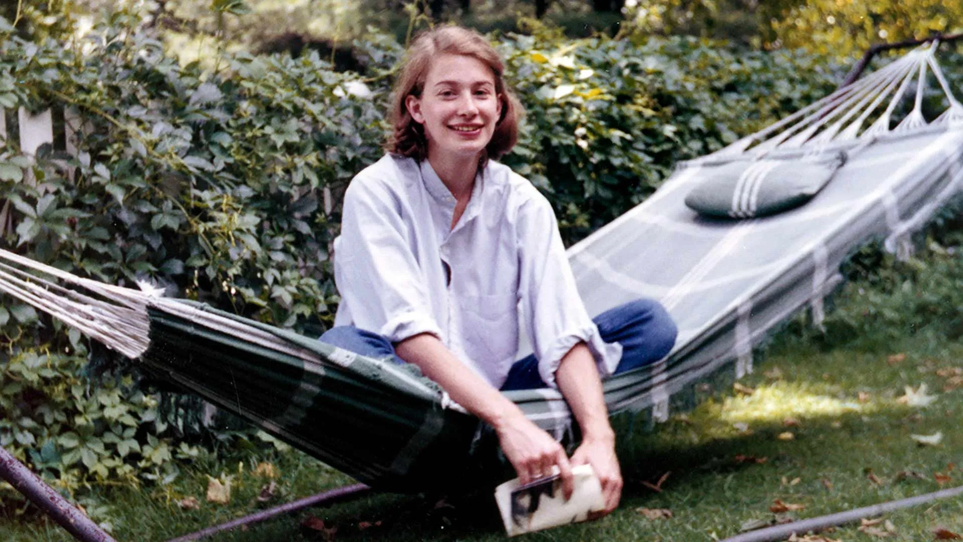 ‘Mary Oliver: Saved by the Beauty of the World’ Review: A Portrait of America’s Favorite Poet That Reckons With Her Popularity and Her Privacy