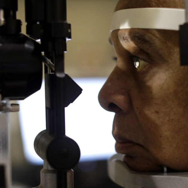 Smart contact lens monitors eye pressure and delivers glaucoma drugs in early tests